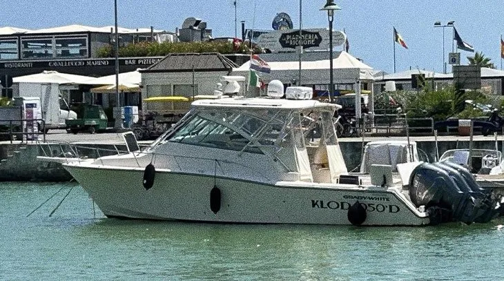 With N°58 – Grady White with 3 Yamaha engines of 425 HP each.