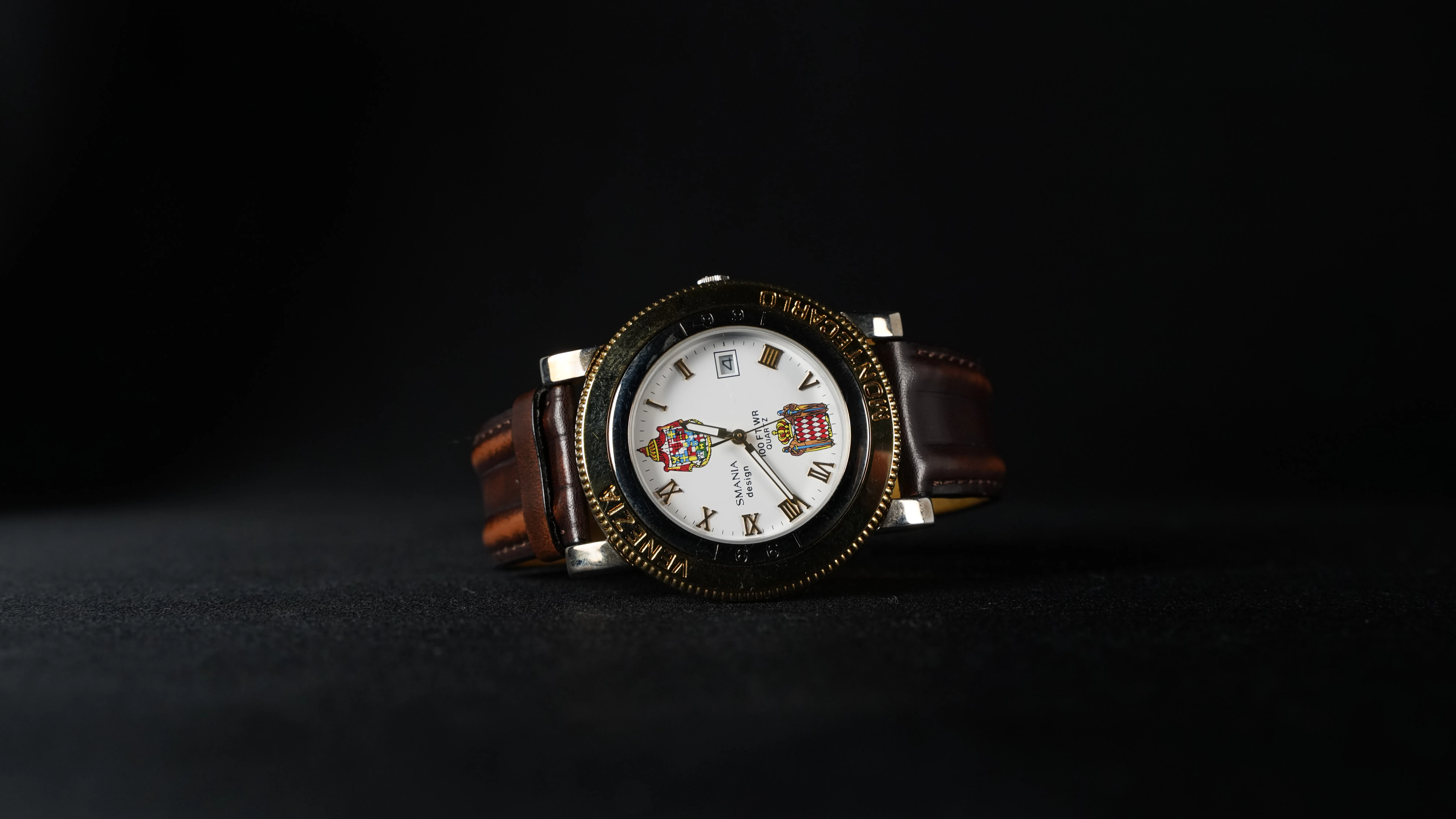 L’orologio ufficiale Venezia Montecarlo, design Smania, con i due stemmi sul quadrante