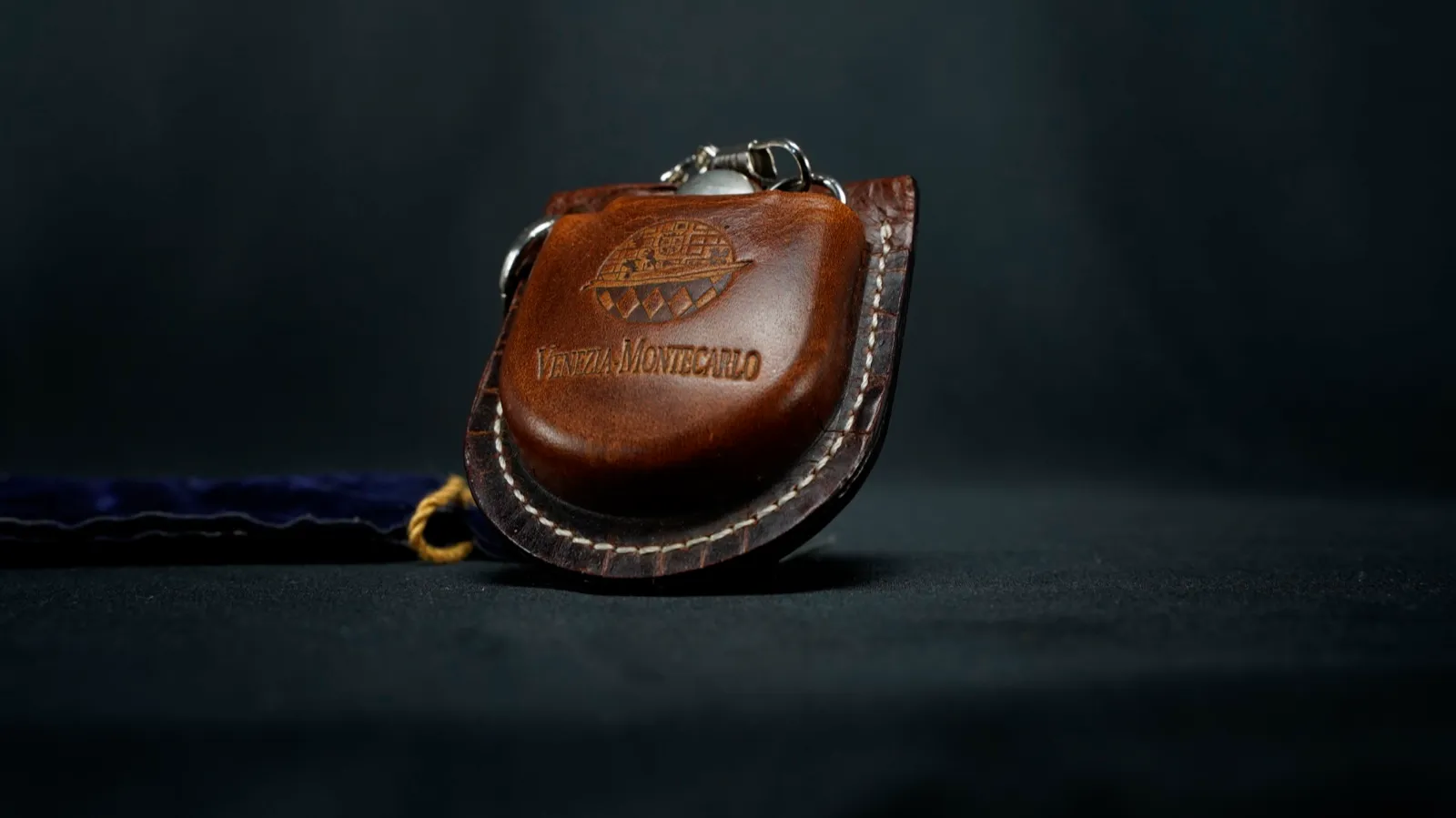 Astuccio in pelle con il marchio Venezia Montecarlo inciso
