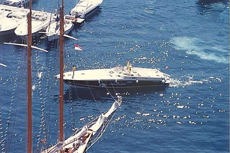 Il porto di Monaco tra gli alberi dei velieri