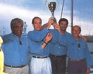 Monte Carlo 1997: la coppa all’equipaggio di Gianfranco Rossi, con il Principe Alberto a bordo